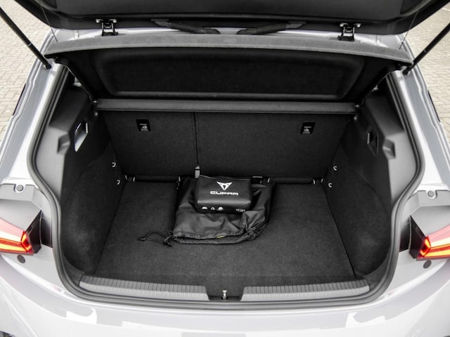 Cupra Born Born LED App-Connect Ganzj.reifen Alu 19"