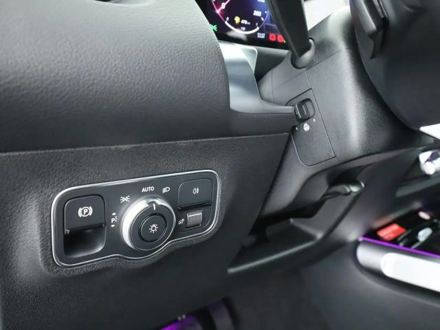 Mercedes-Benz GLB 180 *W-Paket*PDC*SHZ*SpurH*LED*W-Paket*PDC*