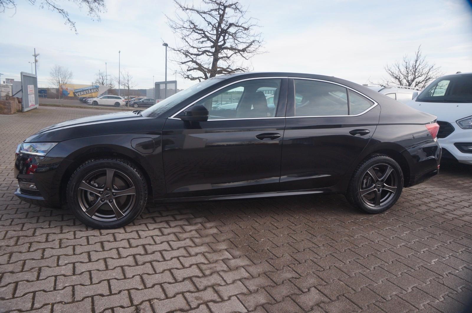 Skoda Octavia Lim ACC*NAV*LED*HEAD*LANE*KAMERA*MEMORY*