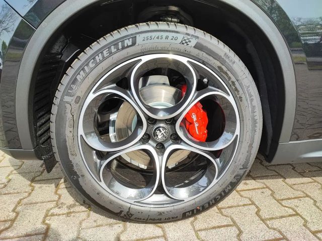 Alfa Romeo Stelvio AT8 Q4