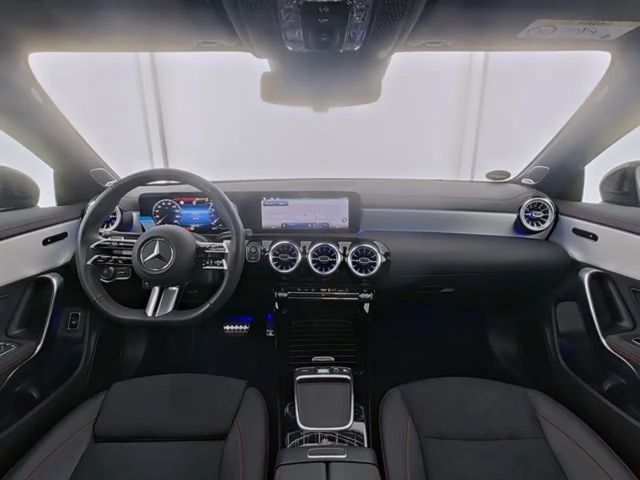 Mercedes-Benz CLA 200 AMG Line Coupé Sedan