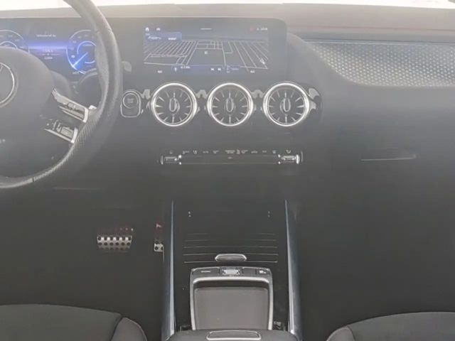 Mercedes-Benz EQA 350 4MATIC AMG Line