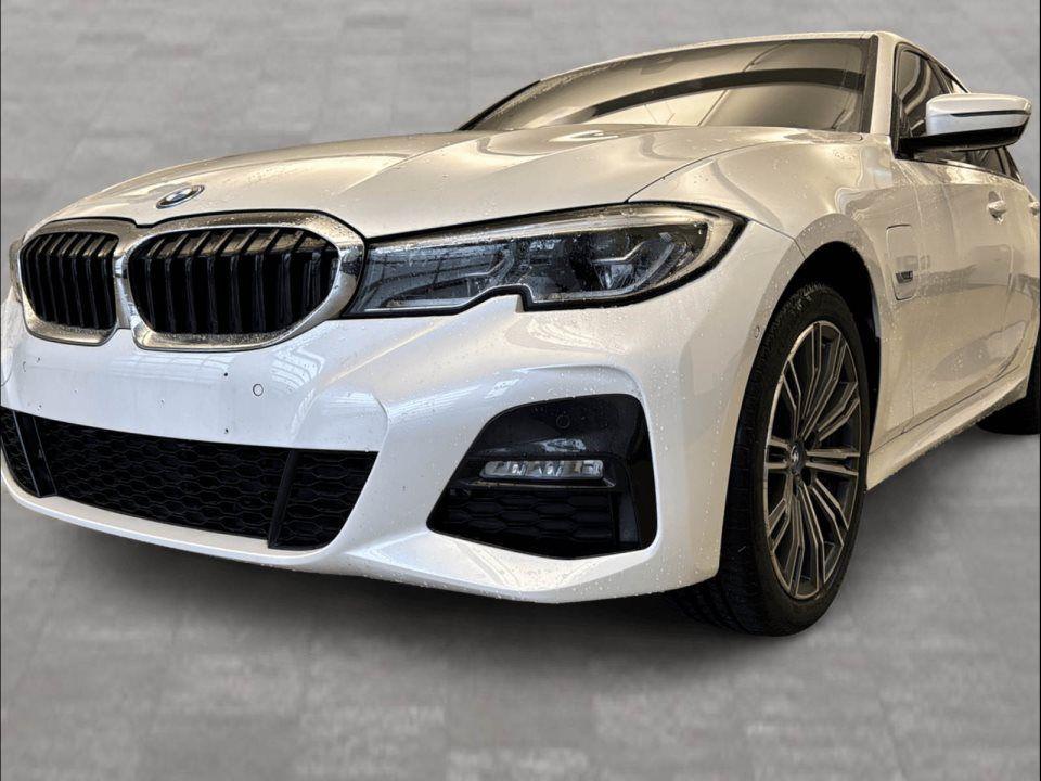 BMW 330 330e Sedan