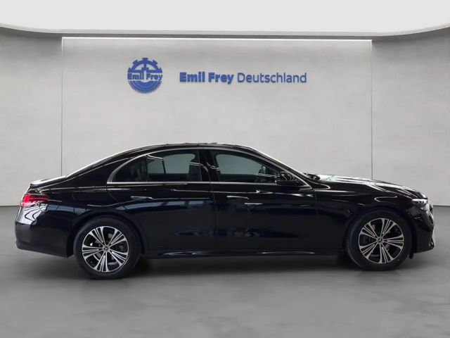 Mercedes-Benz E 200 Sedan
