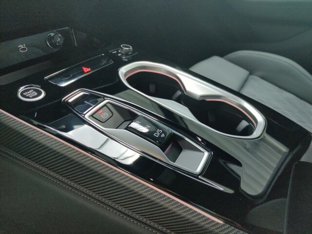 Audi A6 Avant Quattro S-Tronic