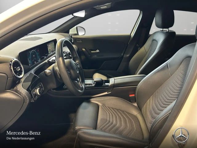 Mercedes-Benz A 180 A 180 d Style