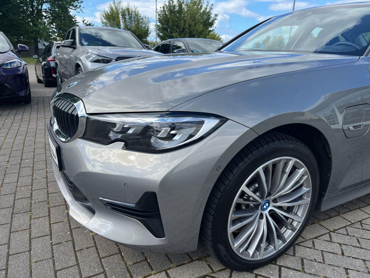 BMW 330 330e Sedan xDrive