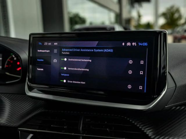 Peugeot 2008 100pk MT6 | Camera | Navi | Parkeers. a |  Carp...