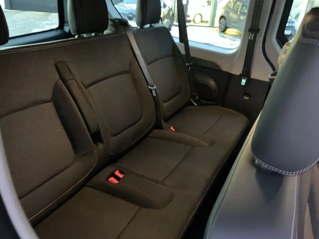 Renault Trafic Evolution L2H1 dCi 150