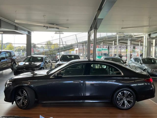 Mercedes-Benz E 220 AVANTGARDE E 220 d Sedan