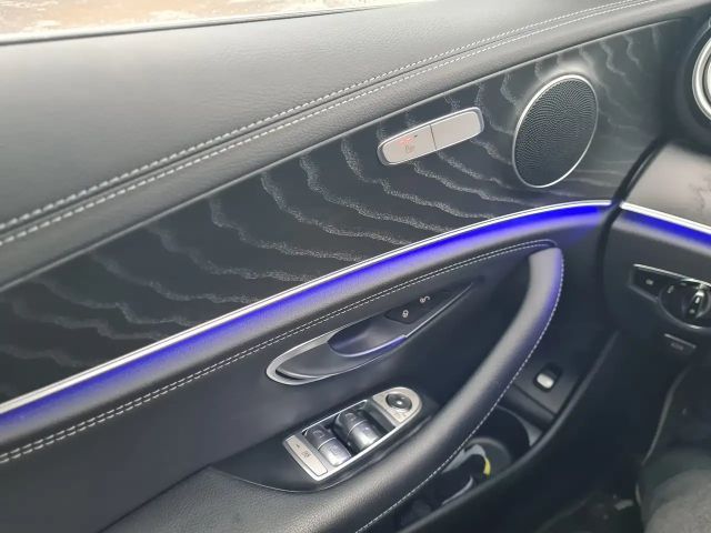 Mercedes-Benz E 300 4MATIC AMG Line E 300 d