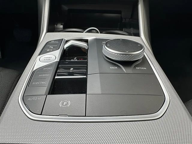 BMW 330 330e Sedan