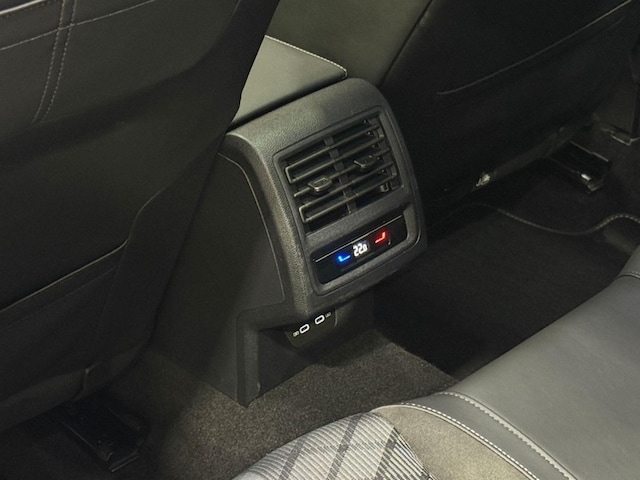 Volkswagen Golf 1.5 eTSI DSG R-Line