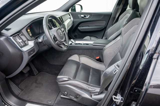 Volvo XC60 AWD Dark Plus