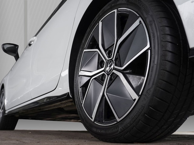 Volkswagen Golf DSG Golf VIII R-Line Style