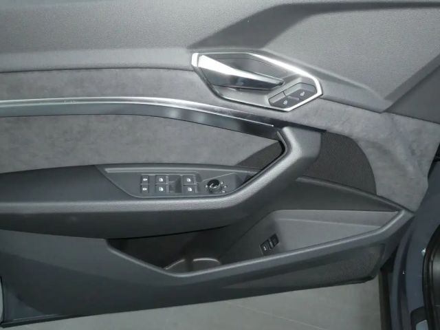 Audi Q8 e-tron 55 Business Quattro