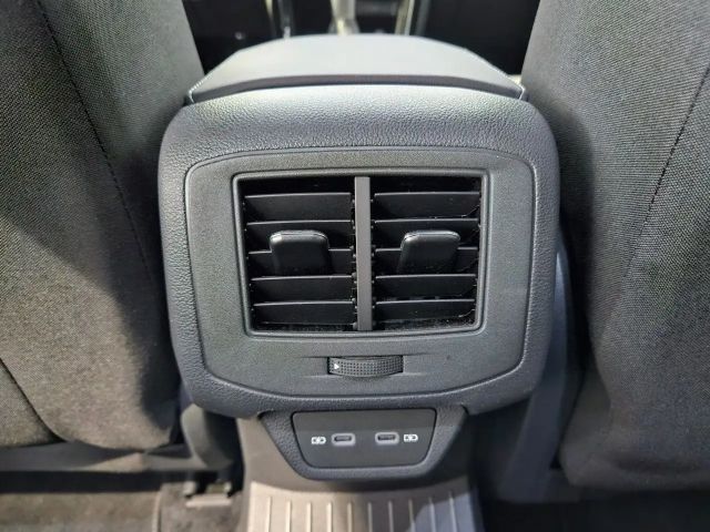 Volkswagen T-Roc 1.5 TSI DSG R-Line