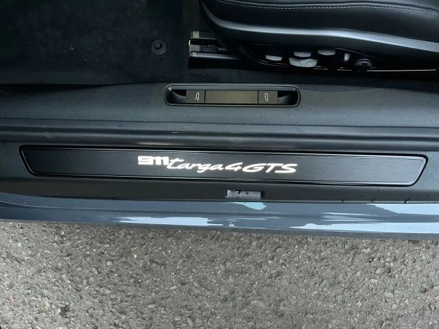 Porsche 992 4 Coupé GTS Targa