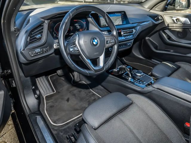 BMW 118 118i Sedan Sport Line