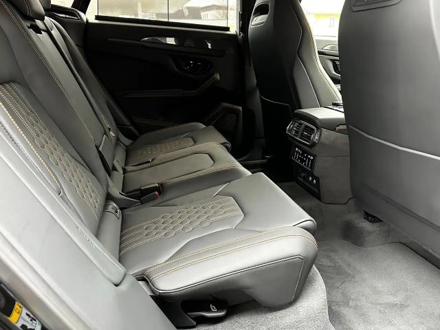 Lamborghini Urus SE *Akrapovic*Carbon-Paket*23"*B&O*Pano*