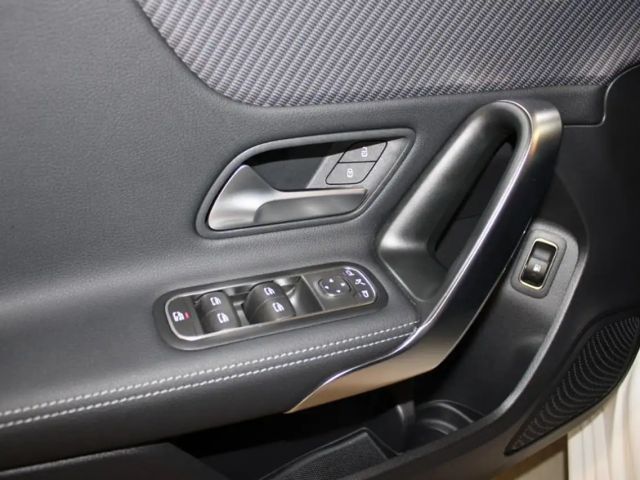 Mercedes-Benz A 250 A 250 e