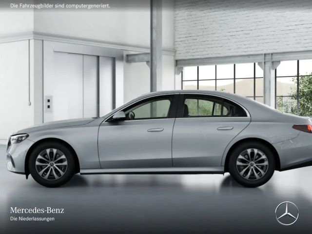 Mercedes-Benz E 200 AVANTGARDE Sedan