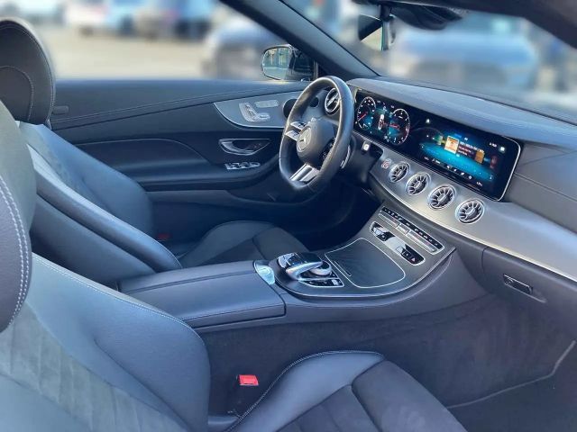 Mercedes-Benz E 220 AMG Line Cabriolet E 220 d