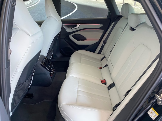 Audi A6 Avant Quattro S-Tronic