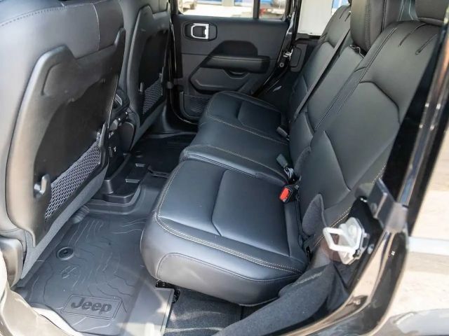 Jeep Wrangler Sahara