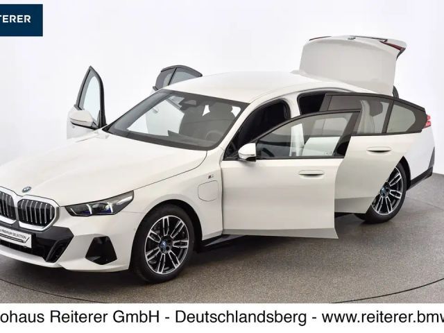 BMW 530 530e M-Sport Sedan xDrive