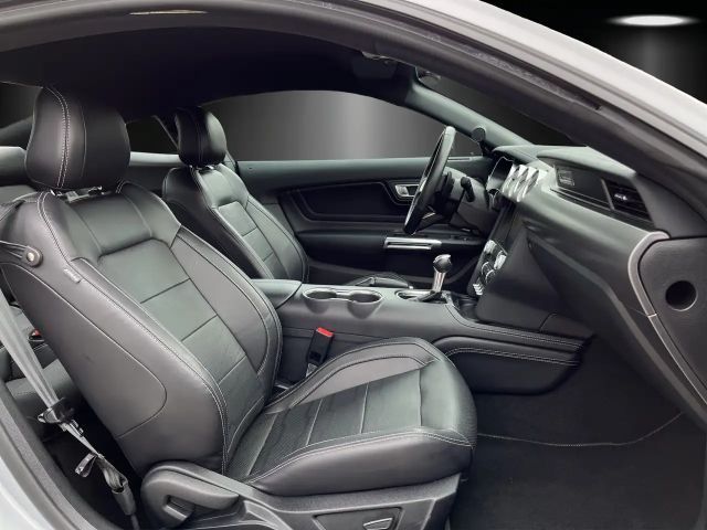 Ford Mustang Fastback GT 5.0 V8