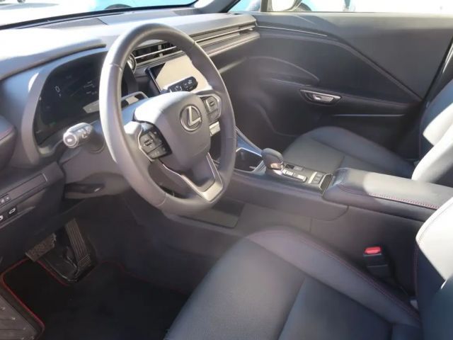 Lexus LBX E-Four Emotion