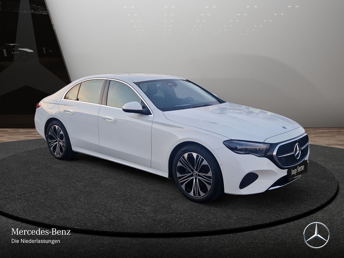Mercedes-Benz E 200 4MATIC Sedan