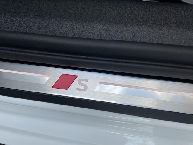 Audi A6 Avant Quattro S-Tronic