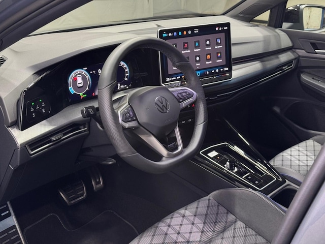 Volkswagen Golf 1.5 eTSI DSG R-Line