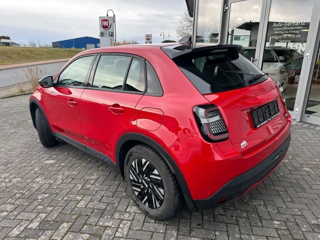Fiat 600e RED / CarPlay / LED