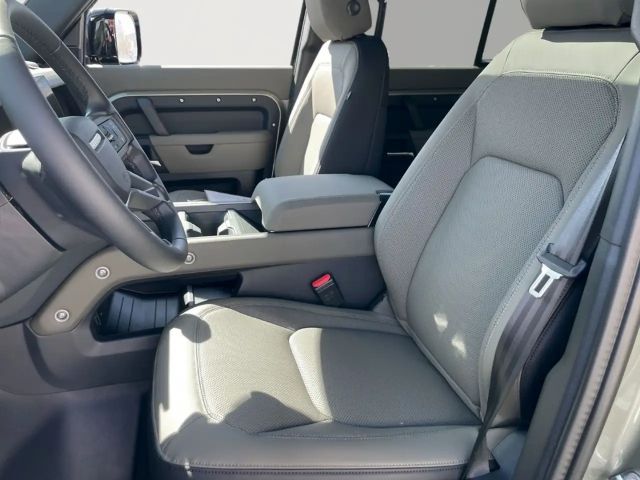 Land Rover Defender 110 D250 Dynamic SE