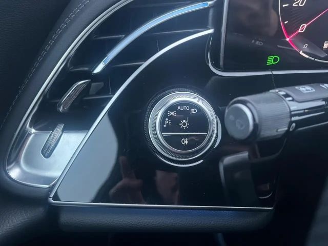 Mercedes-Benz E 220 AMG Line E 220 d Sedan