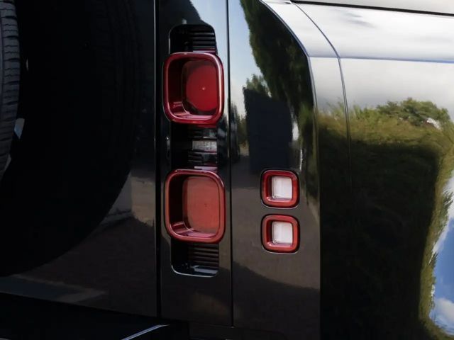 Land Rover Defender 110 D200 Dynamic SE