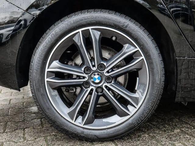 BMW 118 118i 5-deurs Sedan Sport Line