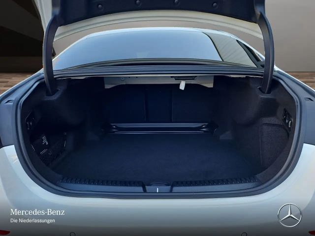 Mercedes-Benz E 200 AMG Line Sedan