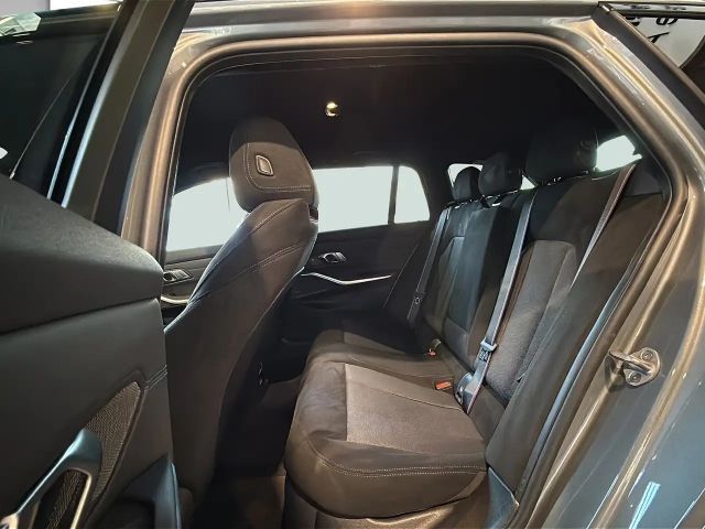 BMW 330 330e M-Sport xDrive