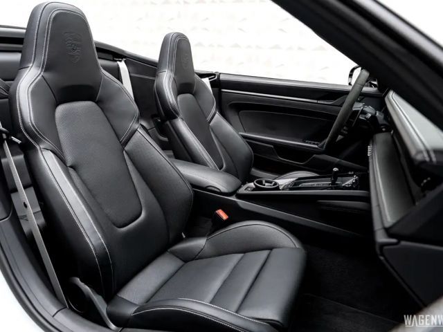 Porsche 992 Cabrio Carrera GTS