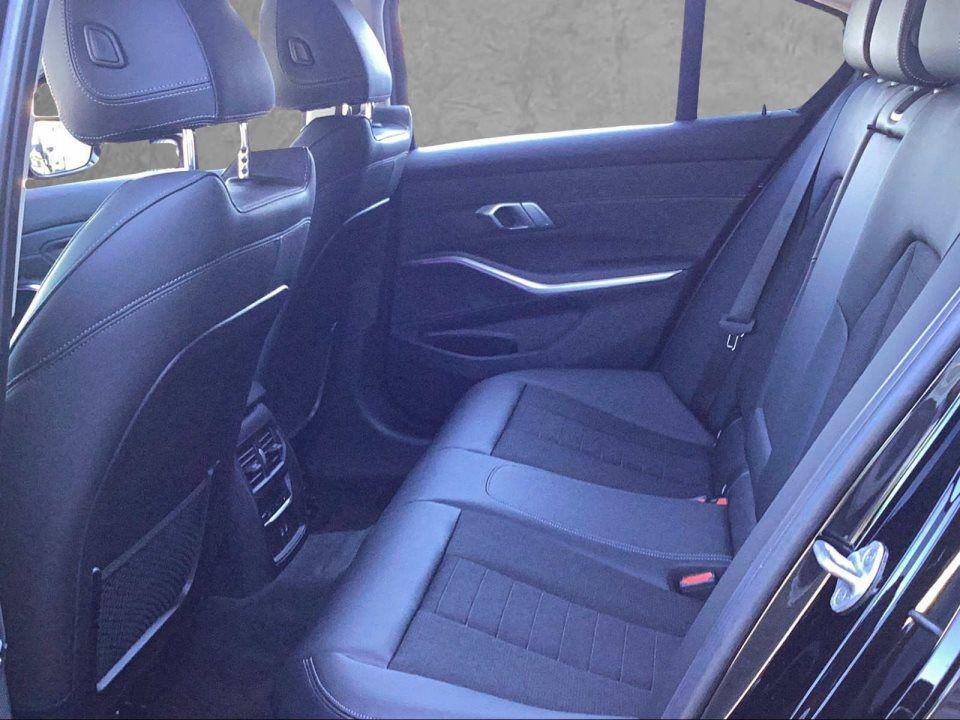 BMW 320 320i Sedan Sport Line