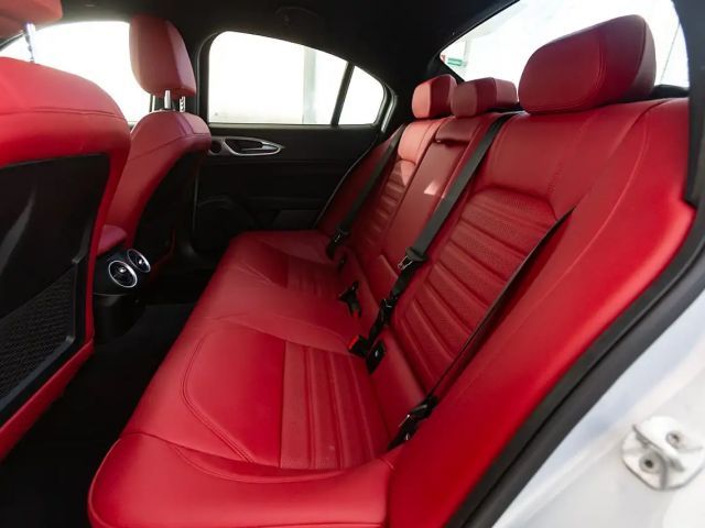 Alfa Romeo Giulia AT8 AWD Q4 Veloce