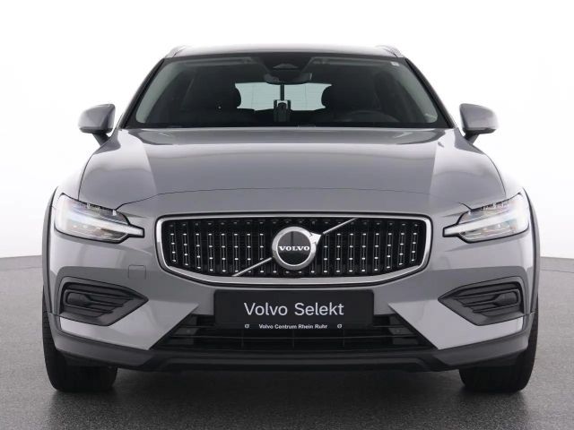 Volvo V60 Cross Country AWD Plus