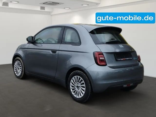 Fiat 500e Action