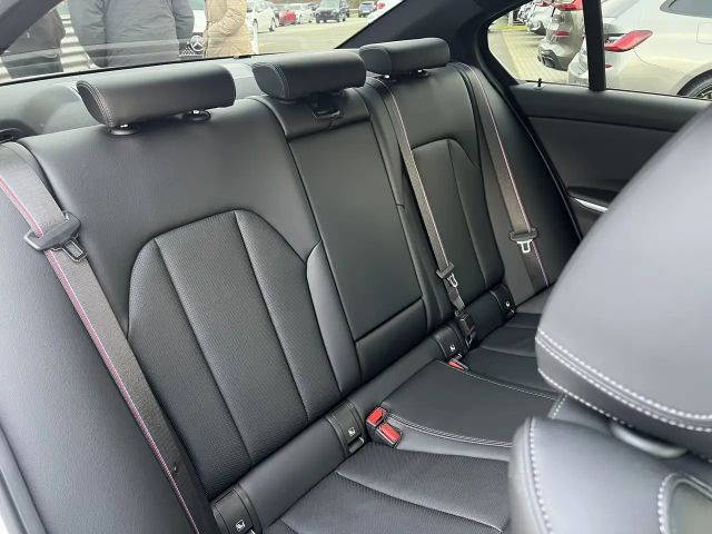 BMW 320 320i M-Sport Sedan