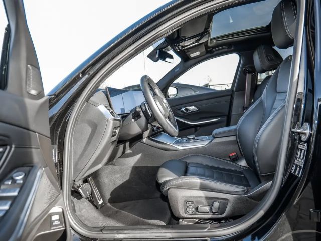 BMW 330 330d M-Sport Sedan