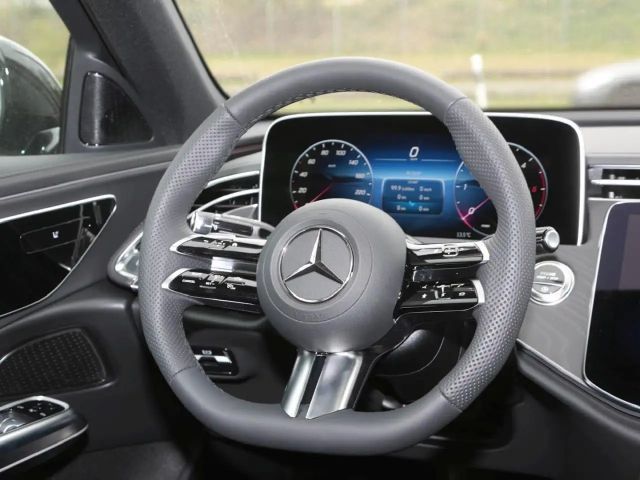 Mercedes-Benz E 220 AMG Line E 220 d Sedan